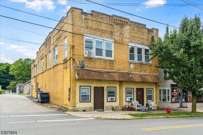 Building Photo - 126 Main St