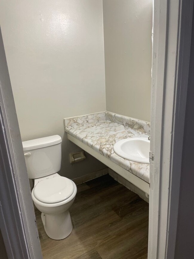 Building Photo - Remodeled 3 bedroom 2 bath