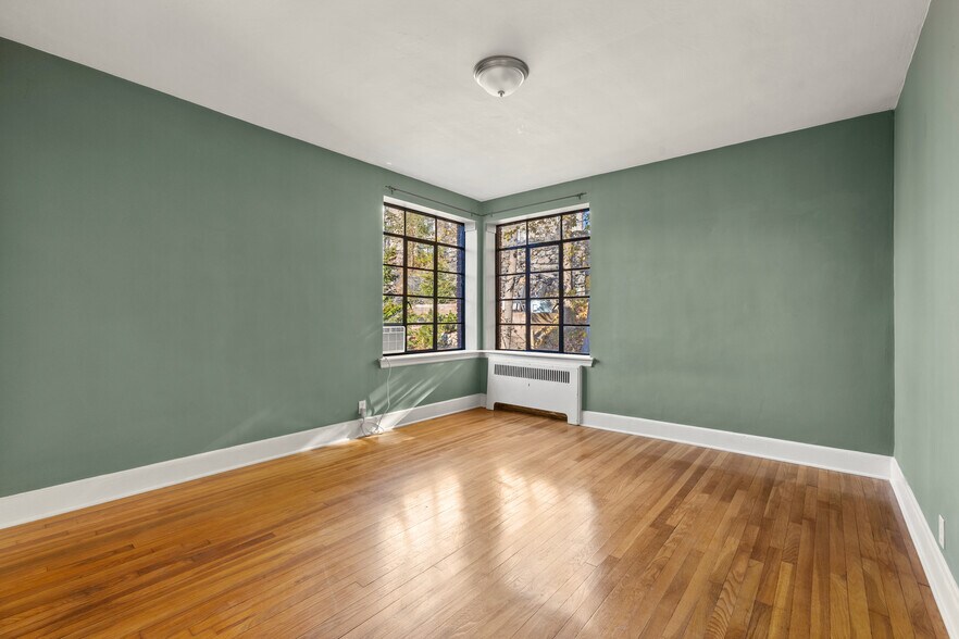 Building Photo - 97 Strathmore Rd