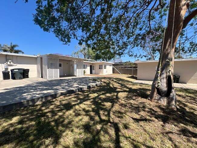 Building Photo - 2 Bedroom, 2 Bathroom Home