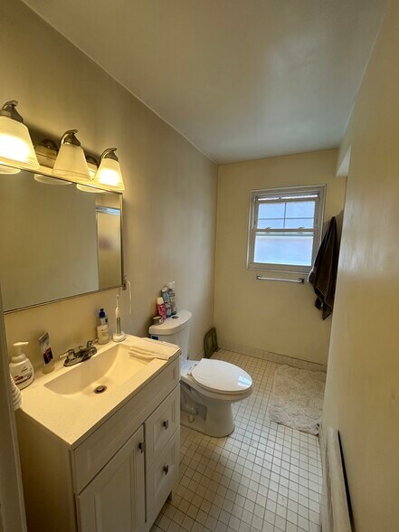Shared Bathroom #2 - 23 Heath St