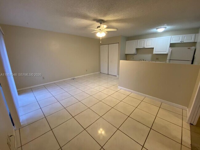 Building Photo - 629 Executive Center Dr