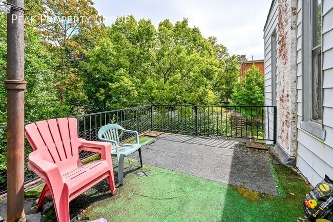 Building Photo - 32 E Hollister St