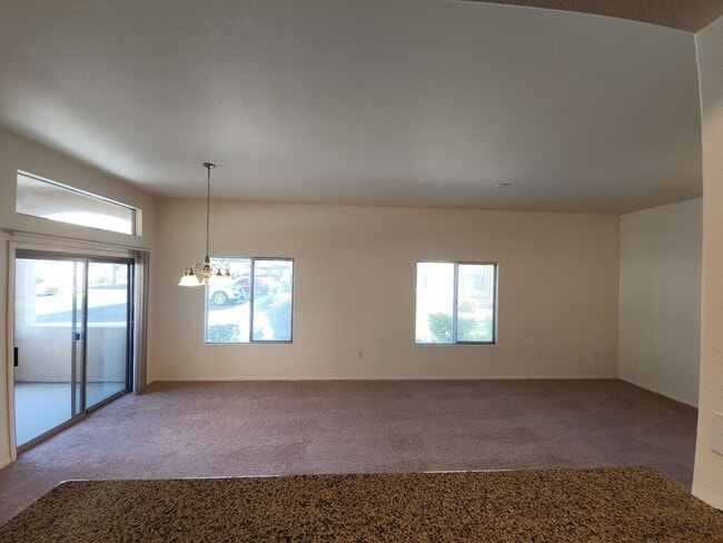 Building Photo - Beautiful 2 Bedroom / 2 Bath 1st floor Condo Unit in Sunset Cliffs.