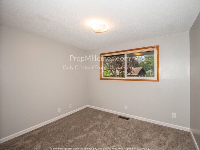 Building Photo - Charming Three Bedroom Ranch In Oak Grove w/ Lawn Care Included!