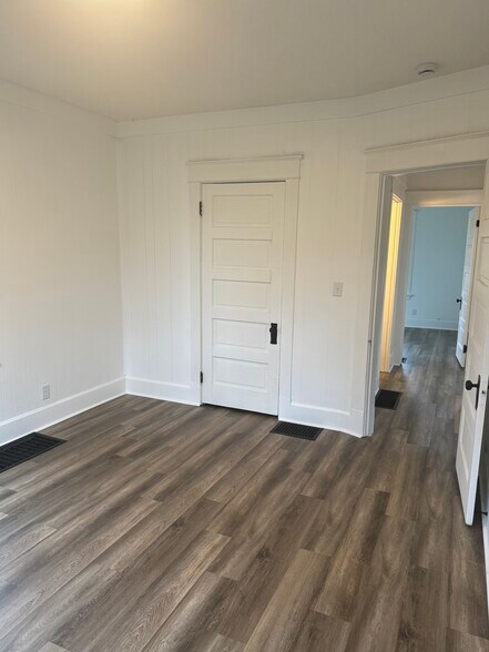 Building Photo - 1223 Calumet Ave