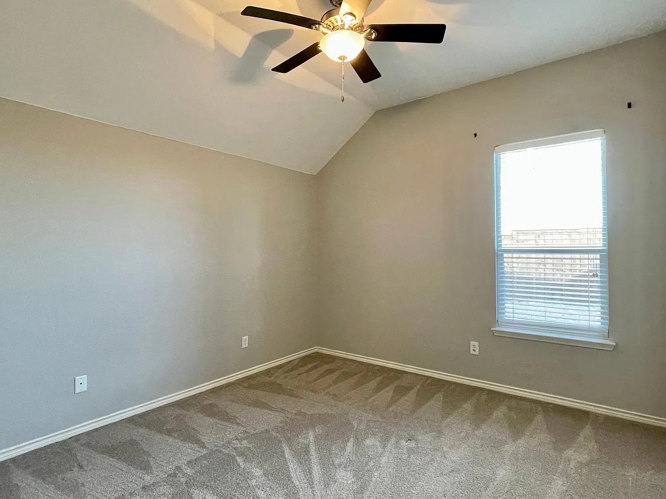 Building Photo - 5330 Golfside Dr