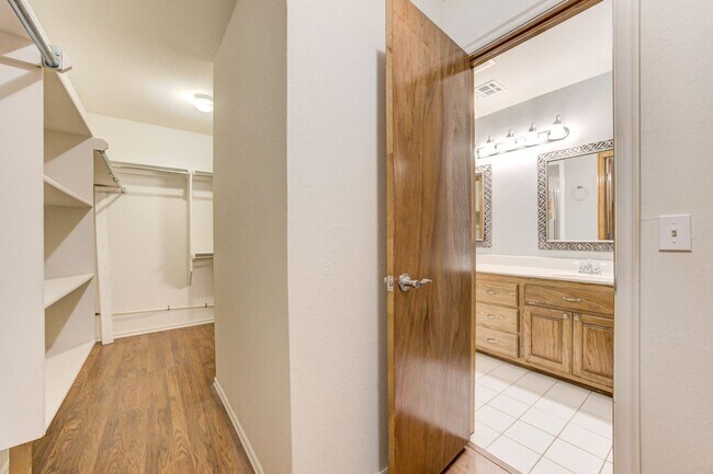 Building Photo - Beautiful 3-Bedroom / 2-Bathroom home in Yukon!