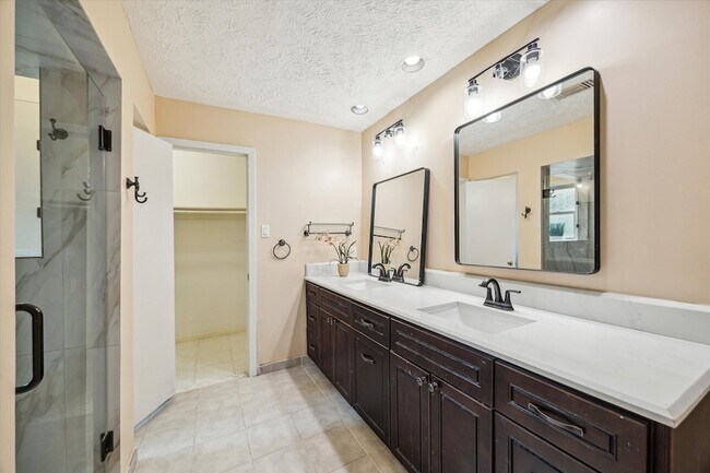 Building Photo - 21423 Park Valley Dr