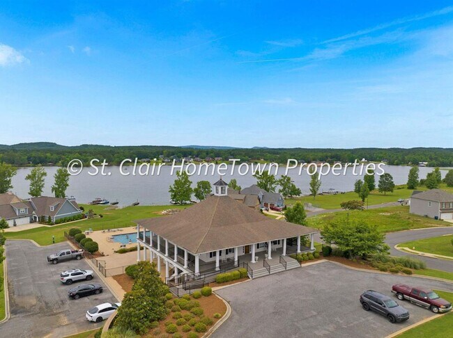 Building Photo - Lake Community