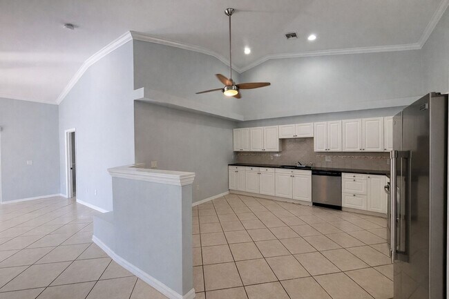 Building Photo - 3216 SW 7th Pl