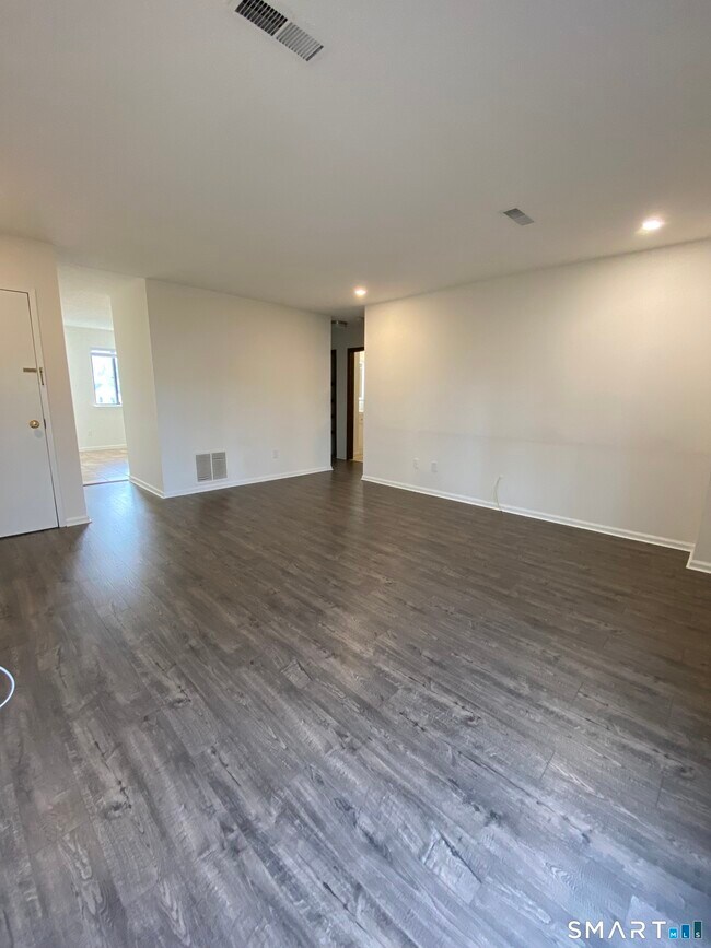 Building Photo - 108 Seaside Ave