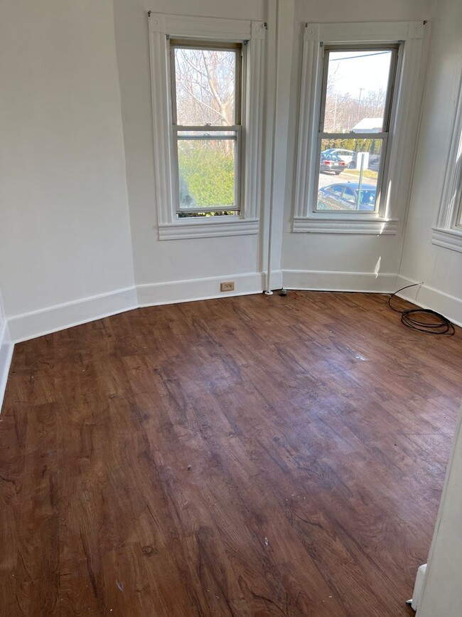 Building Photo - Beautiful 3 Bed/1 Bath Single Family Home ...