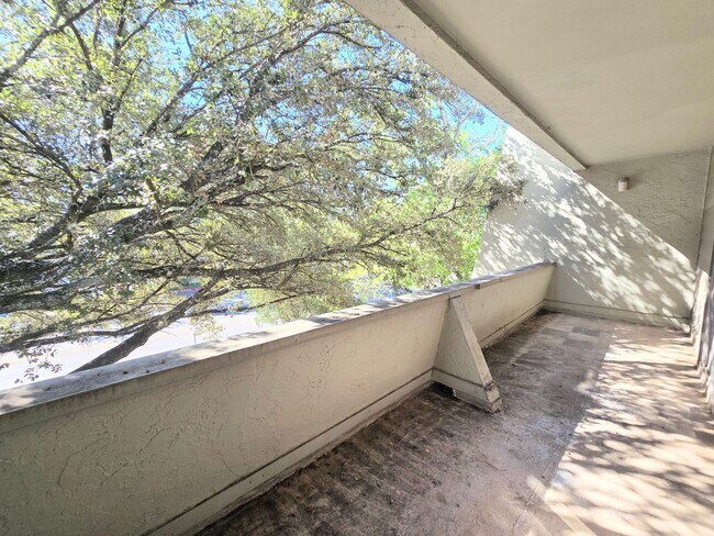 Building Photo - 3103 Eisenhauer Rd