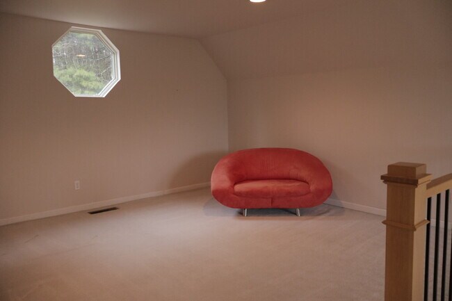 Building Photo - Expansive Mostly-Furnished Residence featuring 3 Bedrooms, a Completed Basement, and a Loft Space