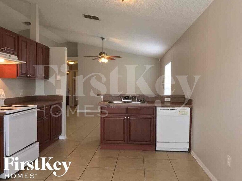 Building Photo - 6551 Viewpoint Ct