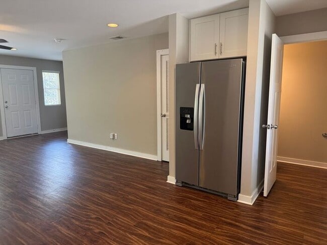 Building Photo - FOR RENT - Beautiful Modern Townhouse in Madison