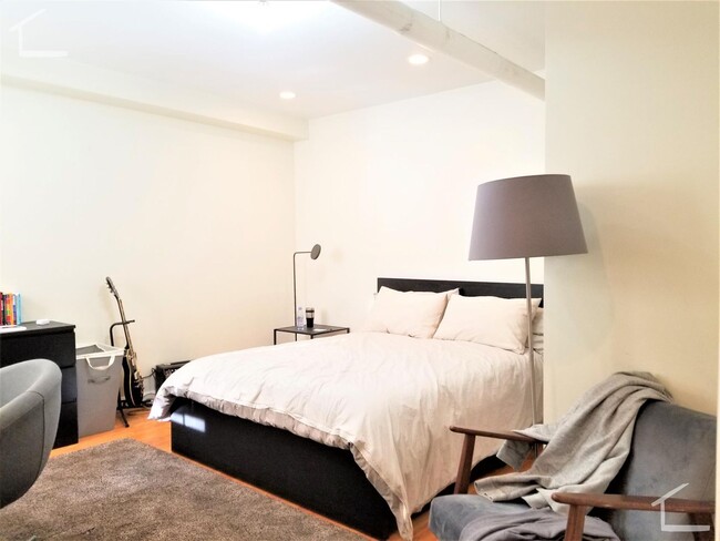 Building Photo - 9/1 Rare 3BR/2BA on Euston St in BU South ...