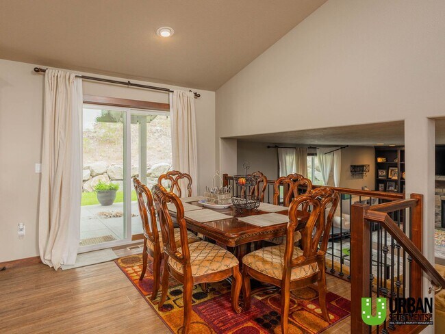 Building Photo - Modern Split-Level Home with Gourmet Kitch...