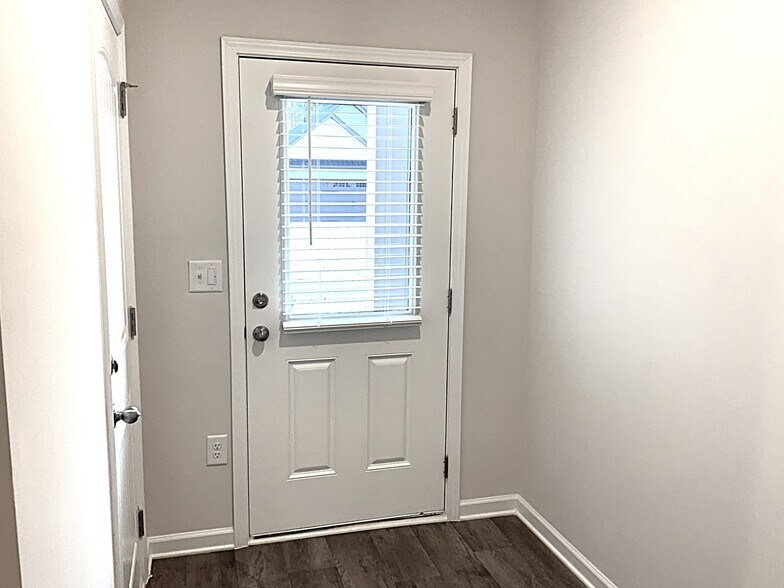 Building Photo - 3120 Emberly Dr