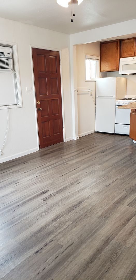 Building Photo - $1000 REBATE! Studio cottage with AC! - Desirable neighborhood (Amherst)