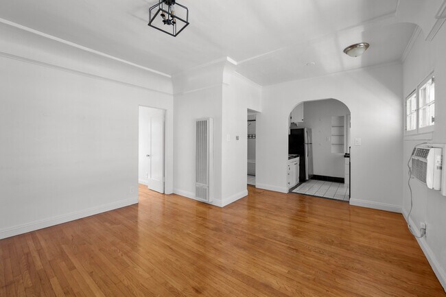Building Photo - 647 N Spaulding Ave