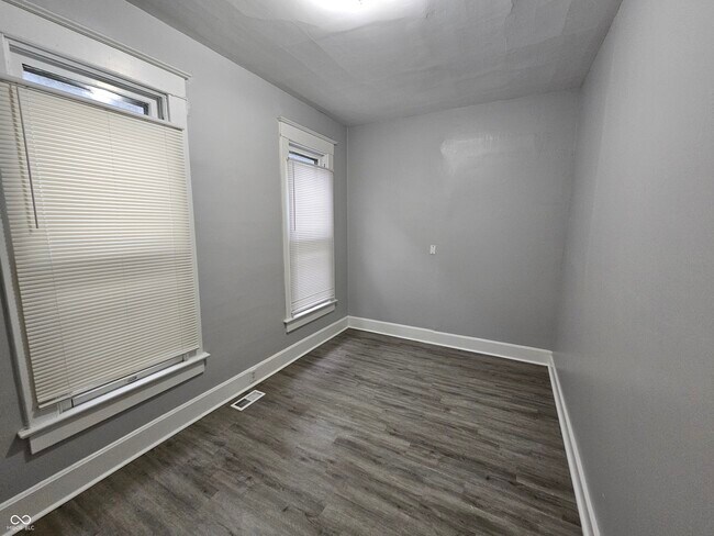 Building Photo - 224 Iowa St