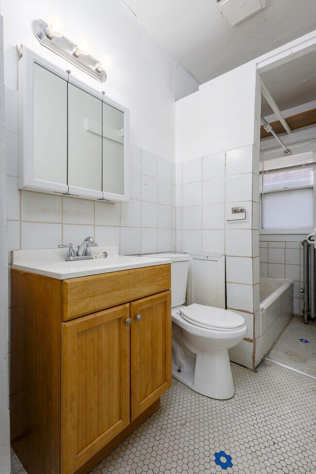 Building Photo - 4224 Lois St