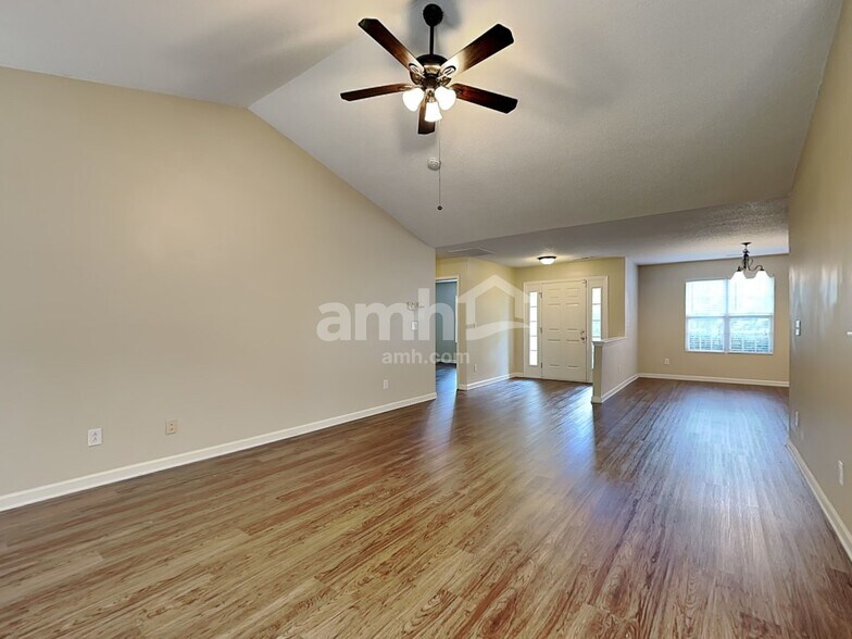 Building Photo - 3087 Canterbury Park Dr