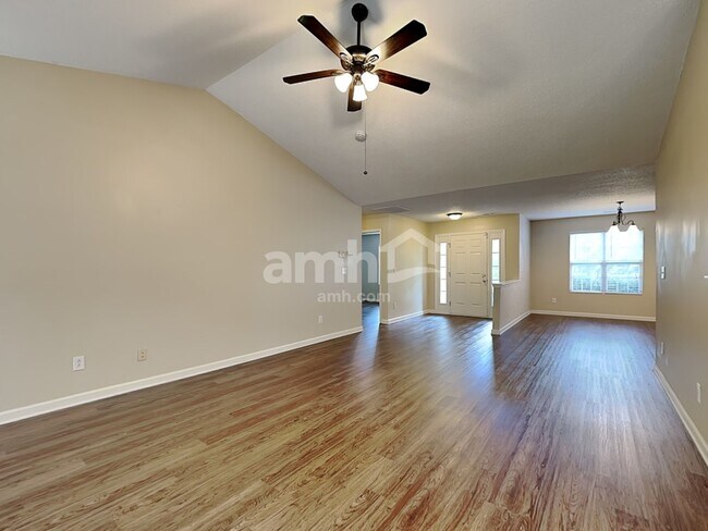 Building Photo - 3087 Canterbury Park Dr