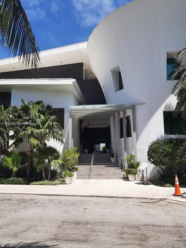 Building Photo - 371 SE 3rd St