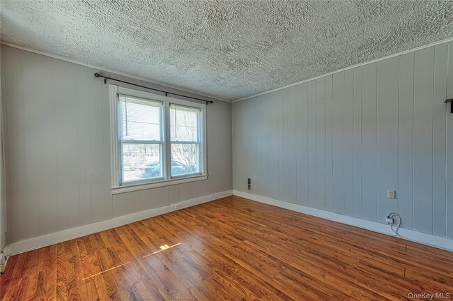 Building Photo - 40 Bayside Ave
