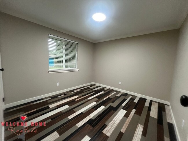 Building Photo - Remodeled rambler, no carpet, with HUGE fenced yard!!