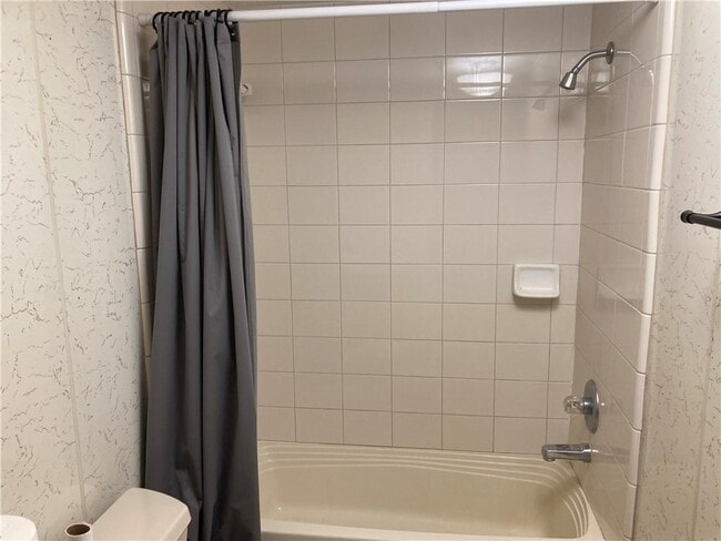 Building Photo - 2 Maple Leaf Dr