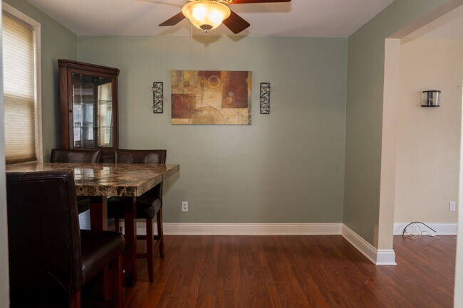 Building Photo - AVAILABLE JULY 1ST!! DON'T MISS this FANTASTIC home in a PRIME LOCATION!