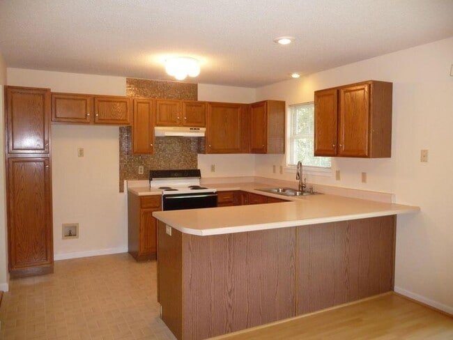 Building Photo - 2104 Maricopa Dr