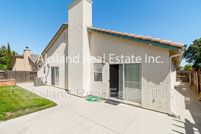 Building Photo - 1016 Schadeck St