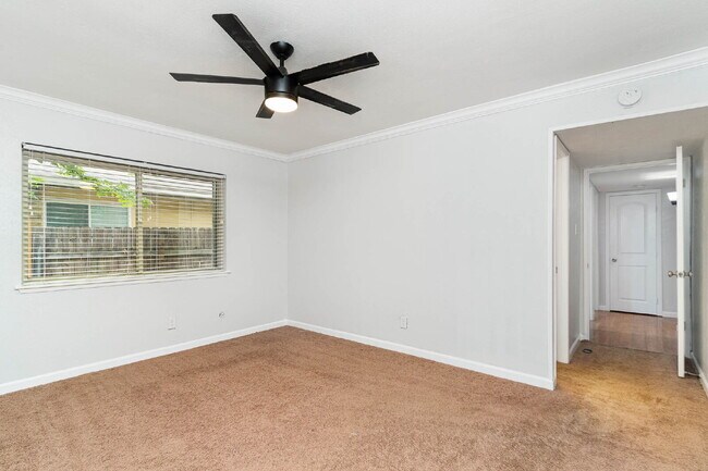 Building Photo - Great Entertaining Spaces!