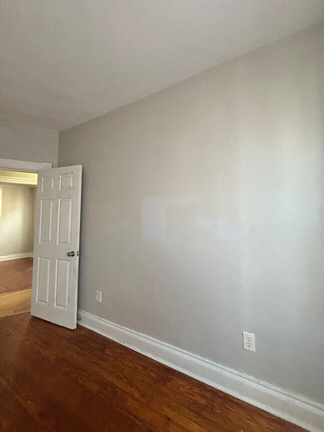 Building Photo - Well Kept 3 Bedroom 1.5 Bathroom Duplex Located in Historic Port Norfolk