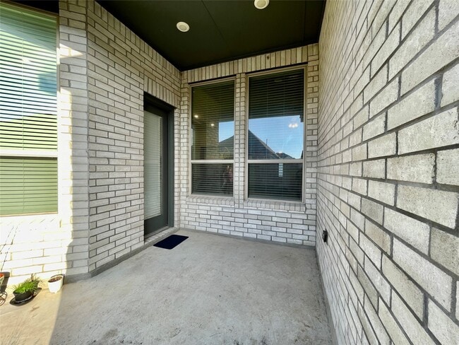 Building Photo - 4334 Hemlock Grove Ln