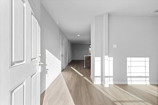 Building Photo - 608 Yupon St