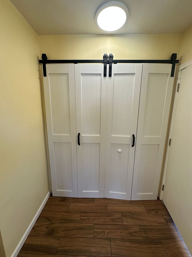 Building Photo - Cute NE 2 Bedroom, 1 Bath Home close to Hancock College