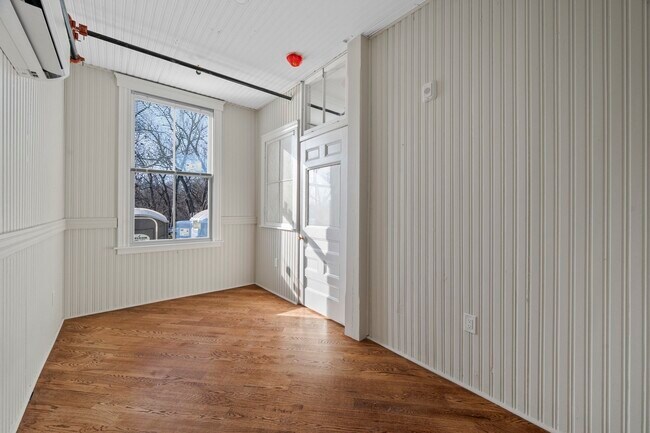 Building Photo - 34 Tremaine St