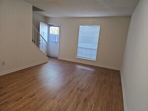 Building Photo - Spacious 1 Bedroom, 1.5 Bath Townhouse – Minutes from Nashville