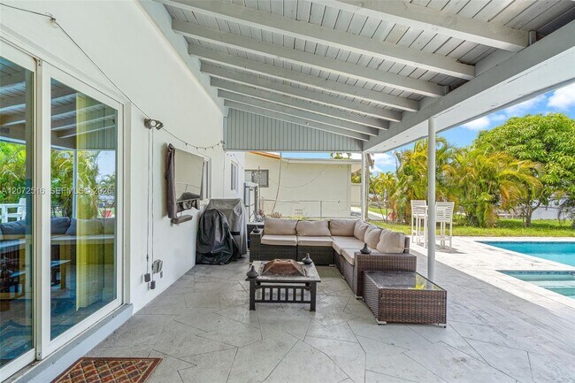 Building Photo - 9240 NW 12th Ave
