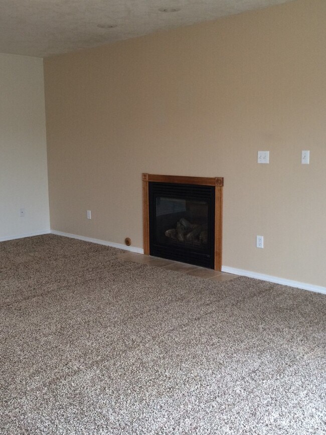 Building Photo - 272 Sanna Ct