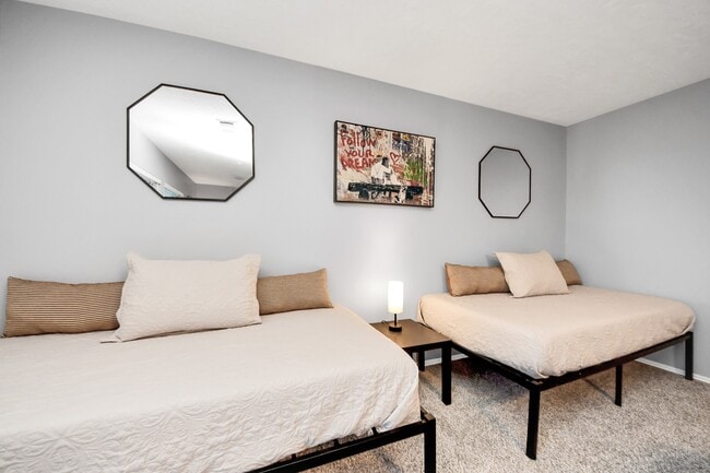 Building Photo - 12711 Laurel Bank Way