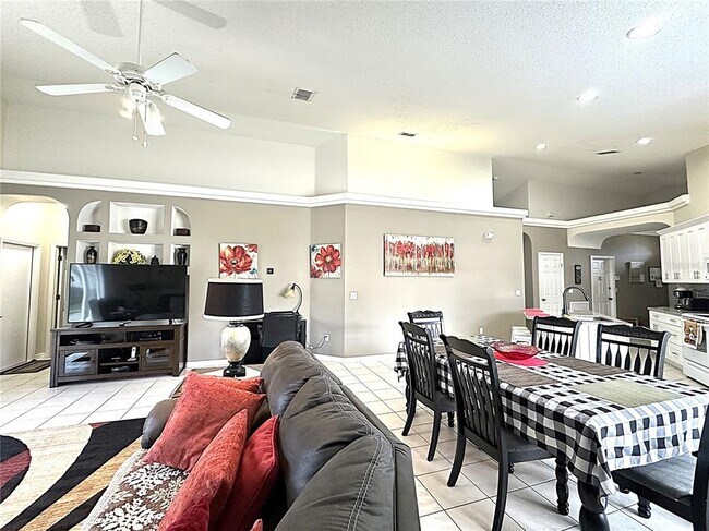 Building Photo - 16724 Rolling Green Dr