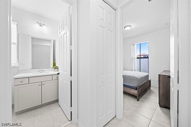 Building Photo - 5535 Useppa Dr
