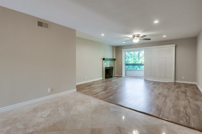 Building Photo - 6960 Golfcrest Dr